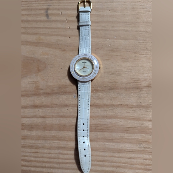 (934)Vintage peniel lady's watch white leather band Roman numerals in the bezel - Picture 11 of 11
